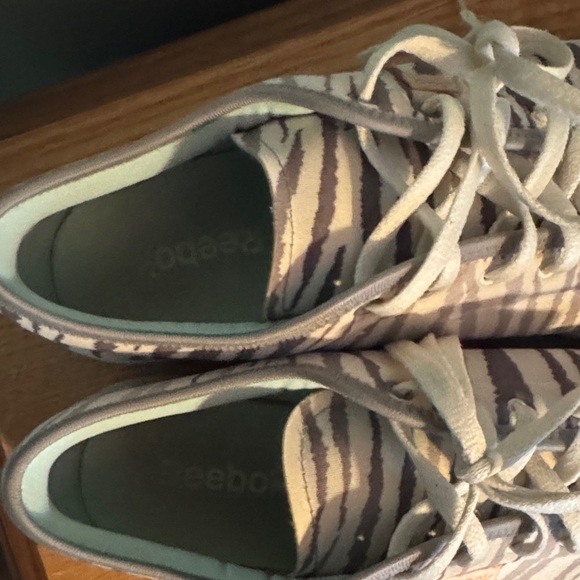 Reebok Zebra Print Sneakers size 10 - Picture 3 of 5